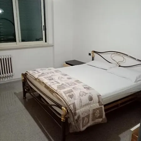 Manfredi Via Fermi Vieste, In Centro Oda ve Kahvaltı